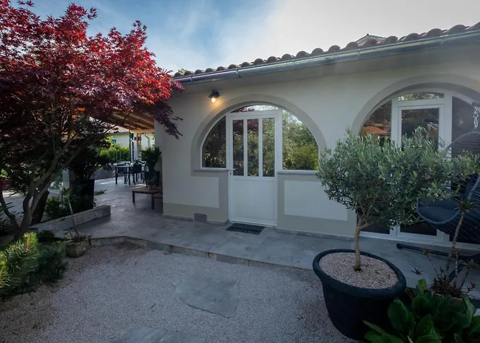 Kosta Βίλα Brzac